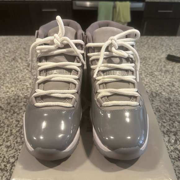 Cool gray 11s size 6 in men - Picture 3 of 4